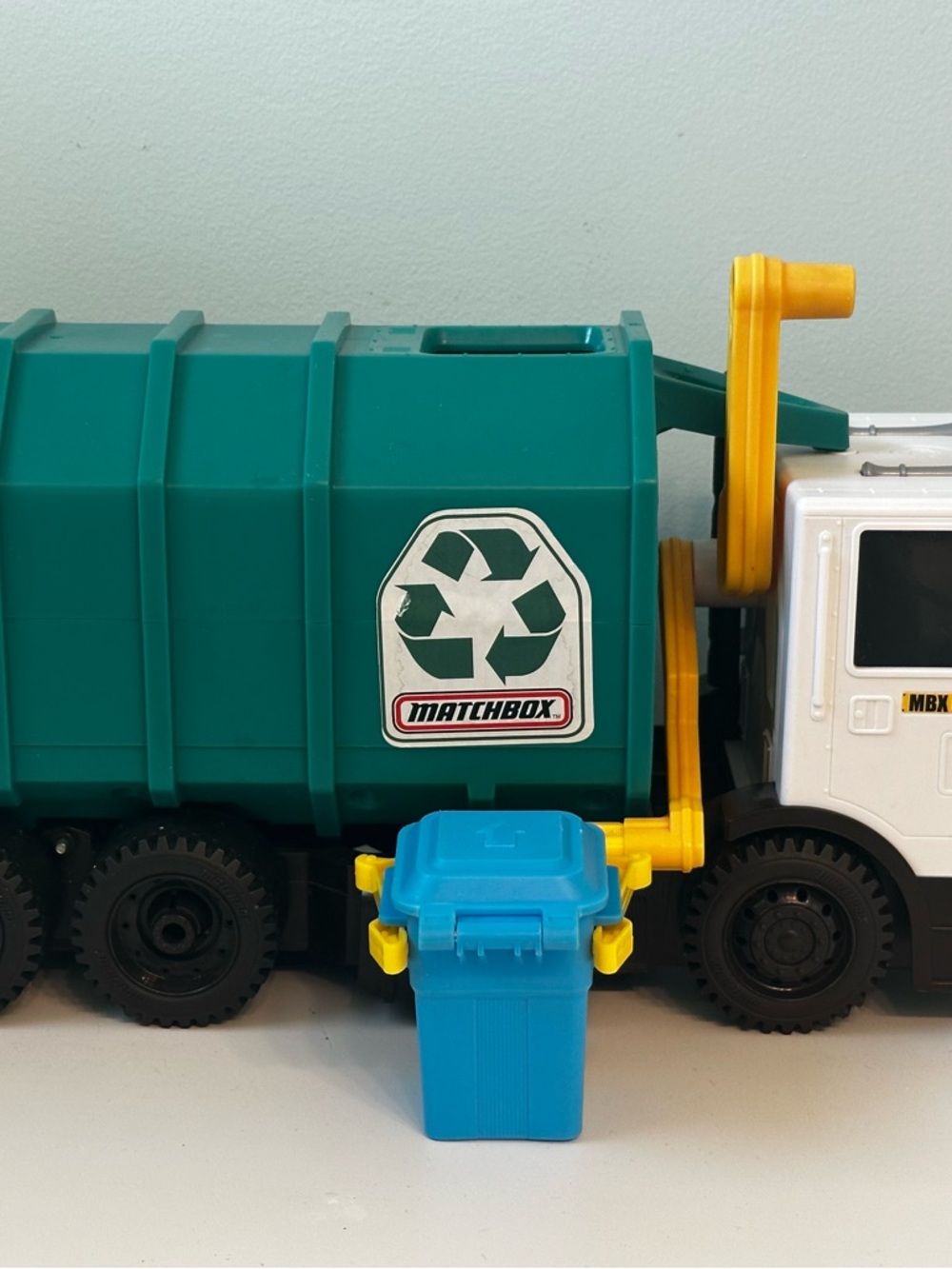 Matchbox 15-in Recycling Garbage Truck Toy